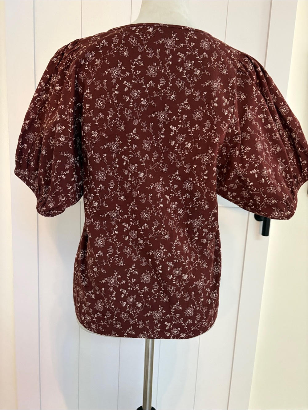 Madewell Burgundy Floral V-Neck Puff Sleeve Top - Picture 2 of 5